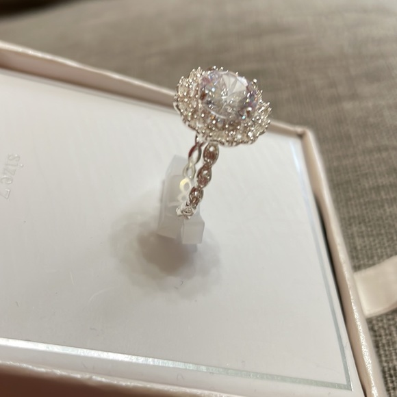 Silver cubic Zirconia ring - Picture 3 of 3